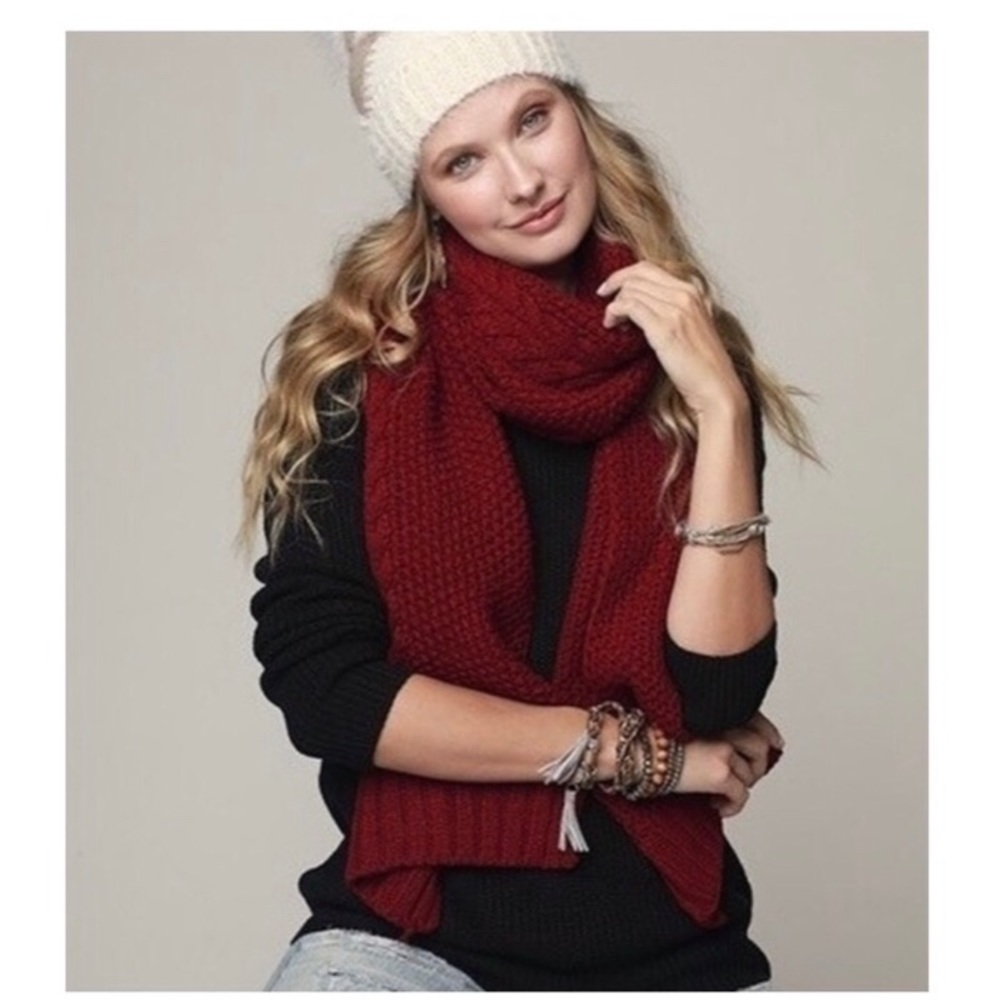 Burgundy Cable Knit Scarf